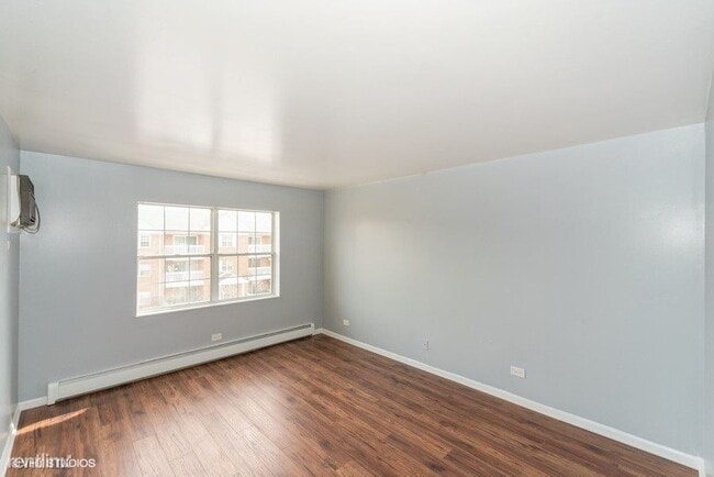 Building Photo - 2 br, 2 bath Condo - 6560 W Belmont Ave