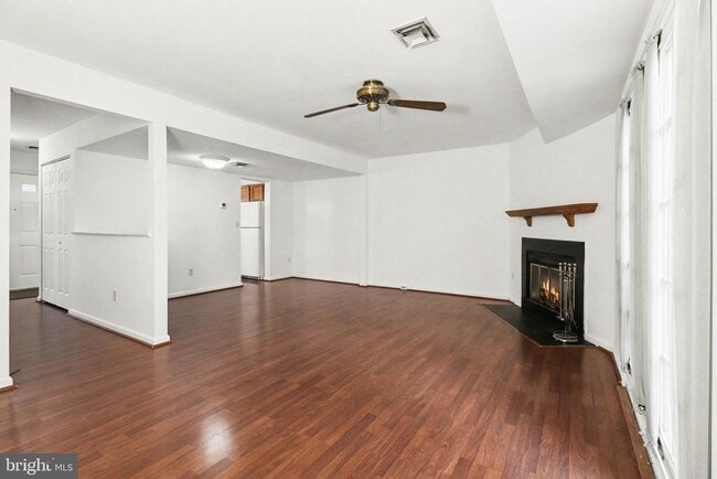 Foto del edificio - 503 Barrington Ct