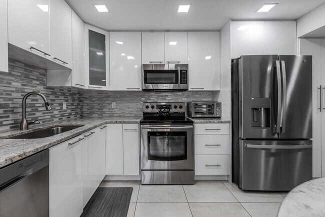 Building Photo - 7509 Glendevon Ln