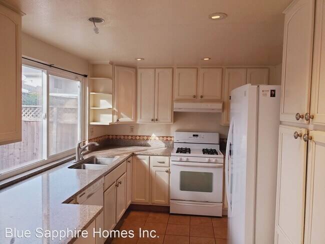 Building Photo - 4 br, 2 bath House - 6373 Pearlroth Dr