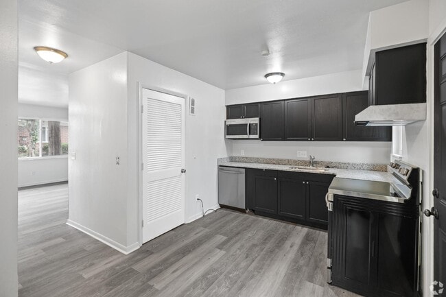 Building Photo - 3515 W Siebenthaler Ave