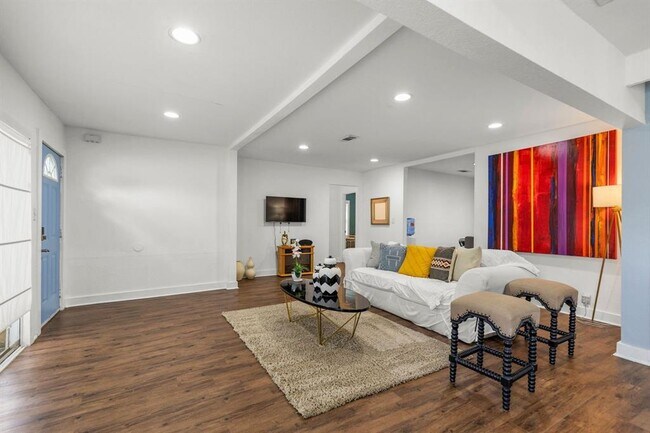 Foto del edificio - 5808 Community Dr