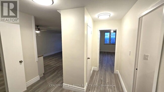 Building Photo - 2 Grove St E