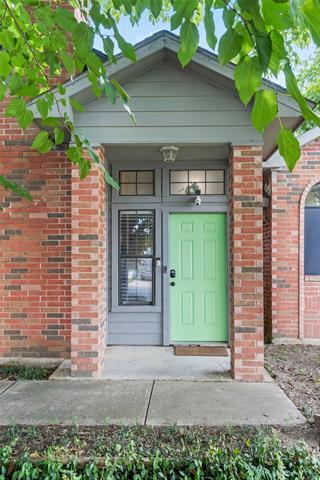 Foto del edificio - 216 Cutting Horse Ln