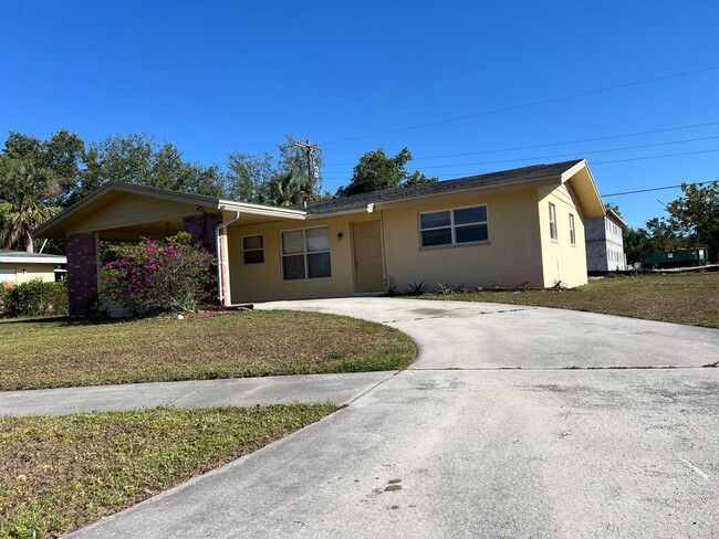 Building Photo - Charming 3-Bed, 2 Bath Home in Waterway Es...