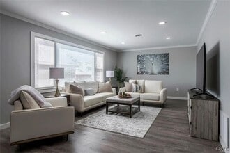 Building Photo - 211 10th Ave