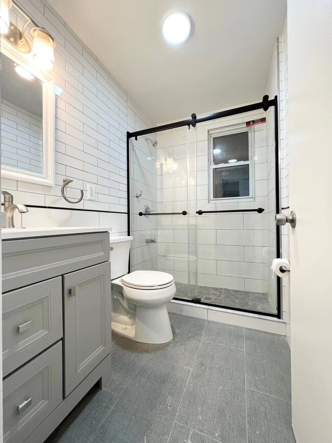 Building Photo - 231 Jerome Ave