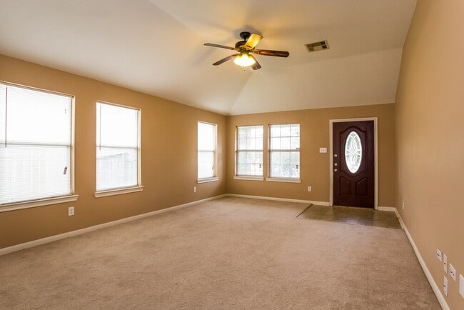 Foto del edificio - 10743 Jordan Heights Dr