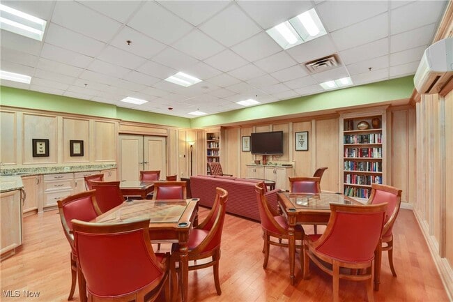 Foto del edificio - 12550 Lake Ave