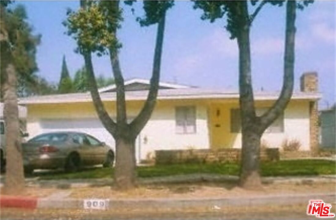 Foto principal - 909 E 68th St