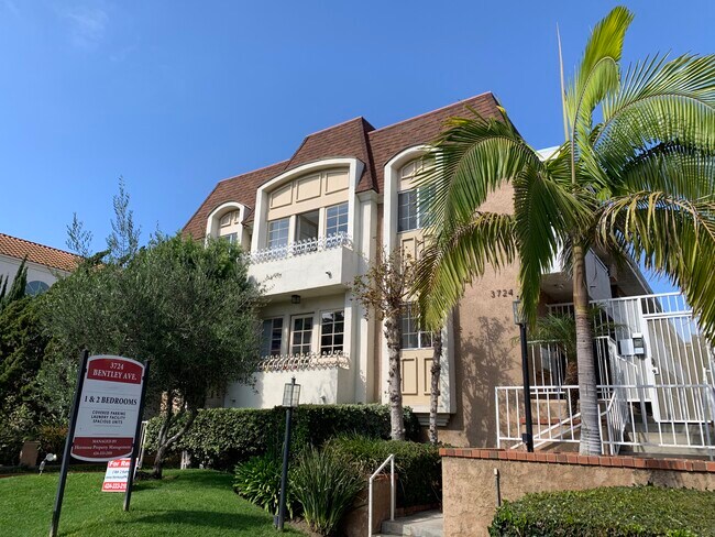 Building Photo - 3724 S Bentley Ave