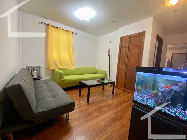 Foto del edificio - Best Deal on a Cat Friendly Apt.  Last Mon...