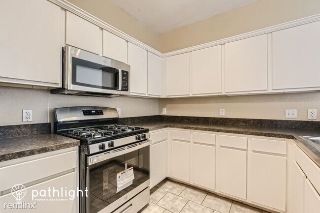 Foto del edificio - 3 br, 2 bath House - 8912 Sunny Hollow Dr ...