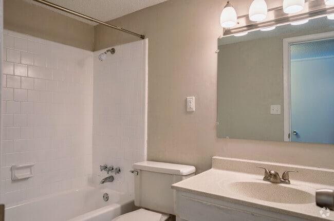 2BR,2BA 1050 SqFt - Sandstones Apartments