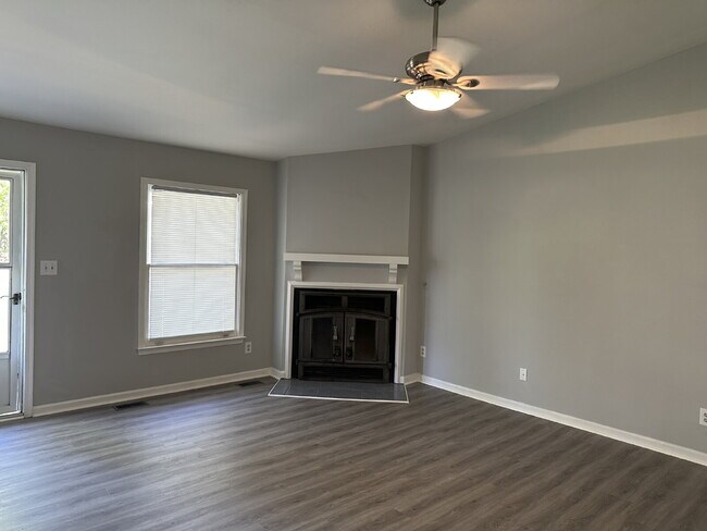 Foto del edificio - Charming 3-Bedroom 2-Bathroom Haven with F...