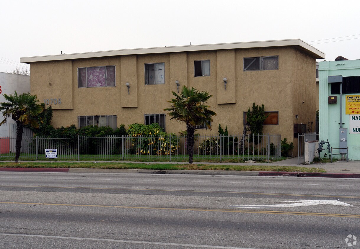 Foto principal - 10706 S Prairie Ave