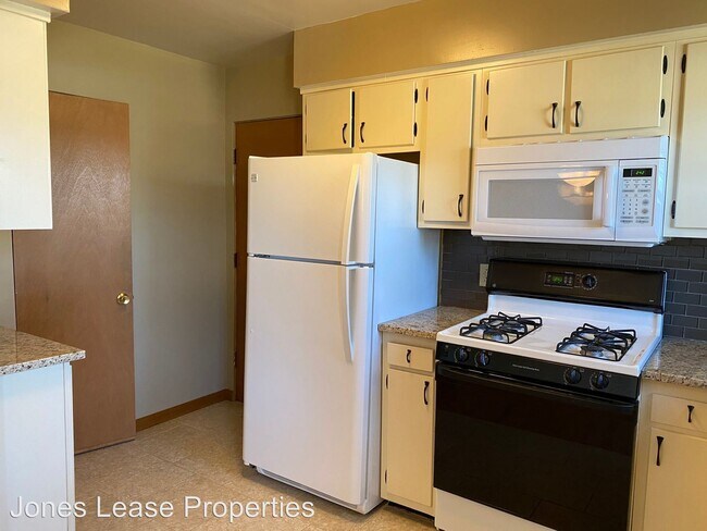 Foto del edificio - 2 br, 1 bath Apartment - 3711 30th Ave