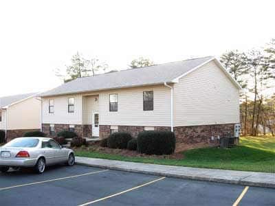 Hampton 2 - 1208 Manning St
