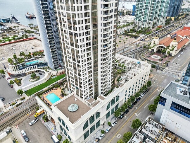 Foto del edificio - 700 W E St
