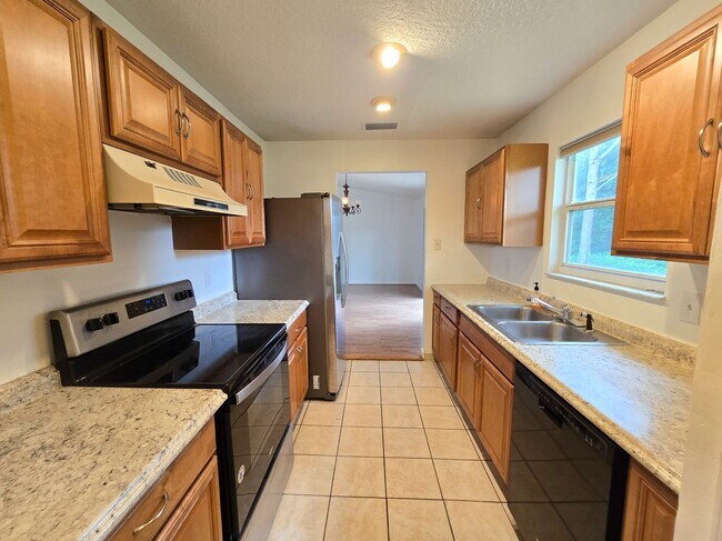 Foto del edificio - Charming 3 bed 2 bath house in Palm Bay