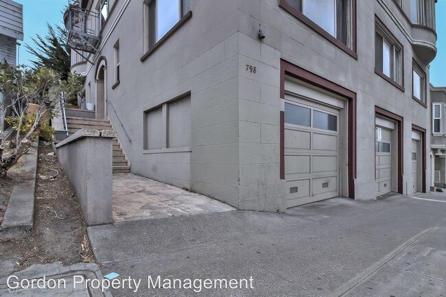 Building Photo - 4 br, 2.5 bath House - 798 Geneva Unit 3