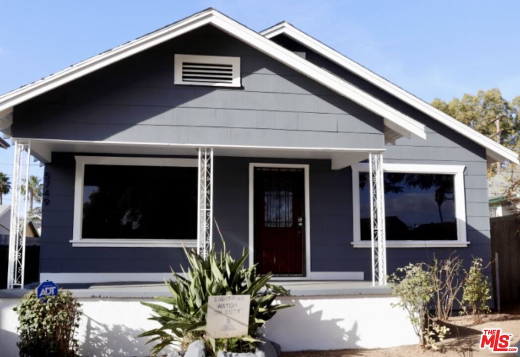 Foto principal - 5749 8th Ave