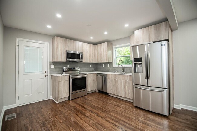 Building Photo - 537 Trabert Ave NW