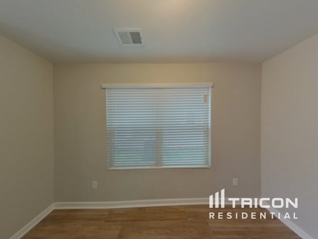 Building Photo - 1429 Sandra Dr