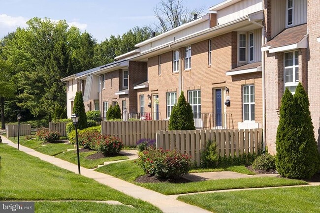 Photo - 1699 Yale Pl Apartment