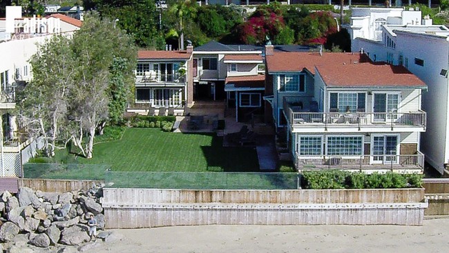 Building Photo - View toward Rear - 22648 Pacific Coast Hwy