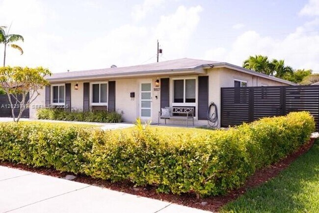 Foto del edificio - 9827 SW 194th St