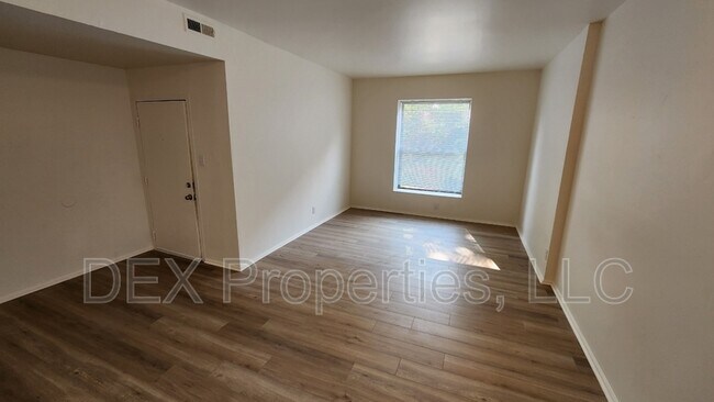 Foto del edificio - 1320 Academy Ave