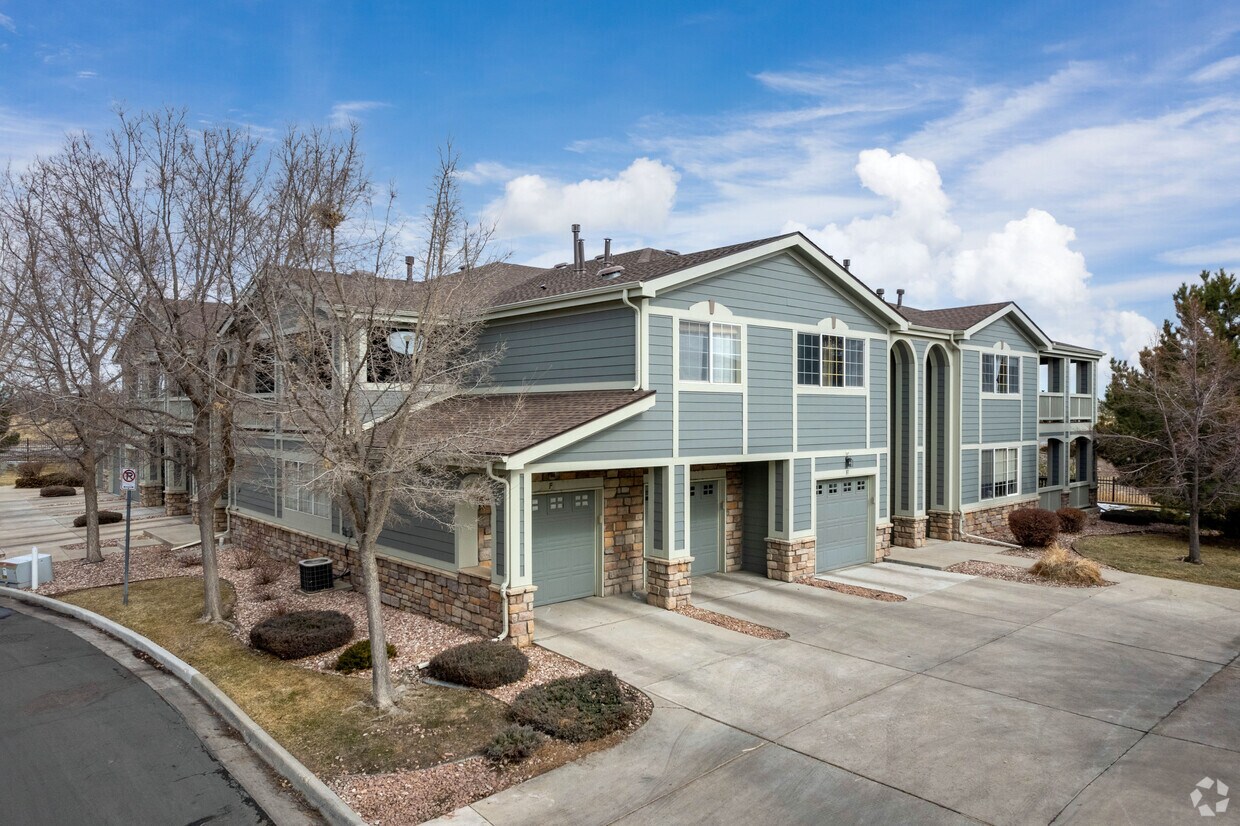 Building Photo - Golden Bear Condos