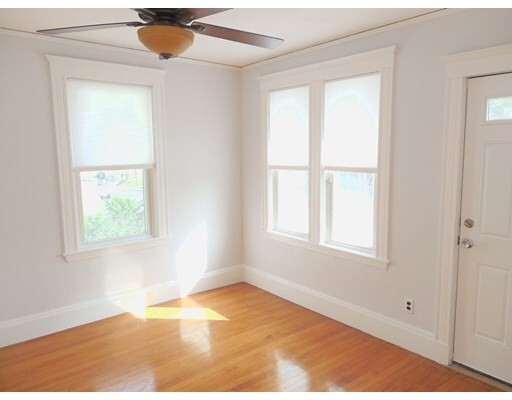 Foto del edificio - 190 N Beacon St