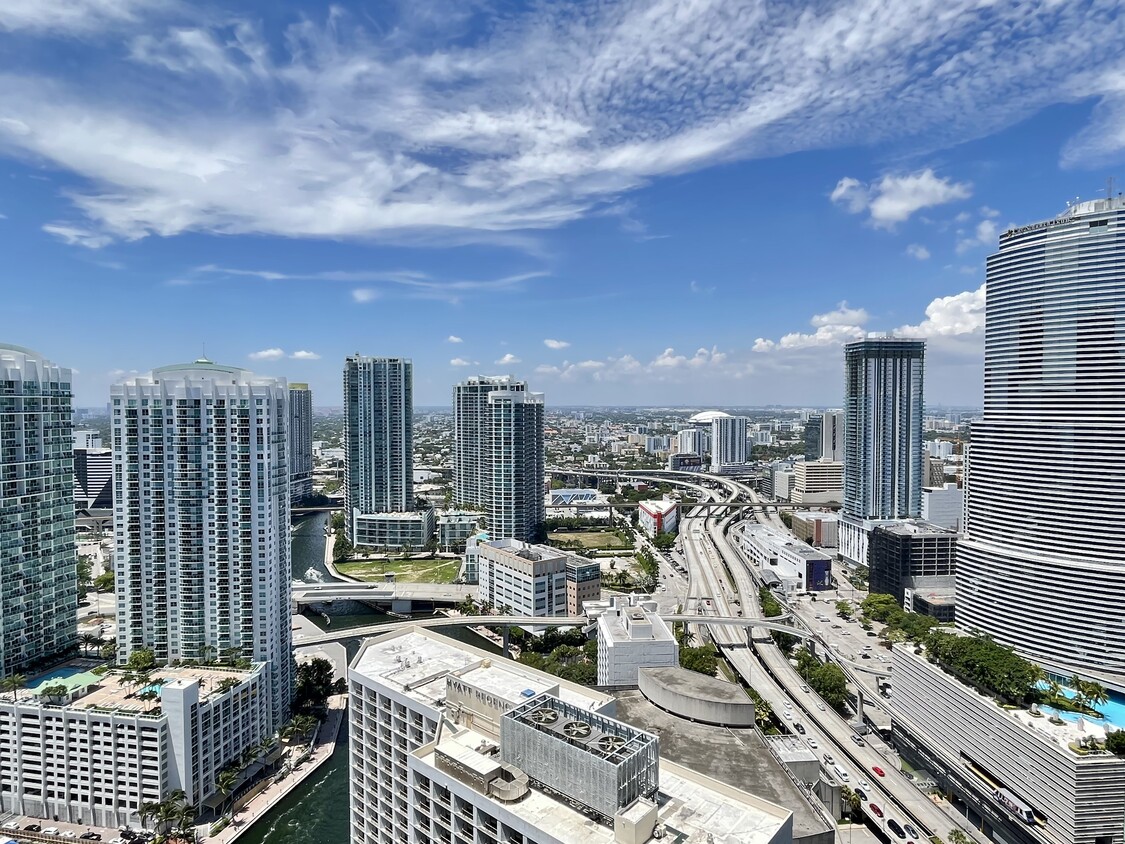 Primary Photo - 200 Biscayne Blvd Way