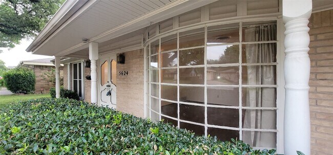 Foto del edificio - 5624 Woodway Dr