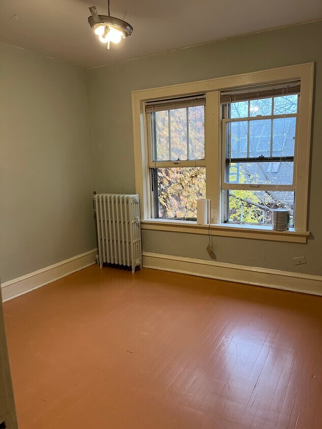Freshly repainted throughout - 1314 Williamson St