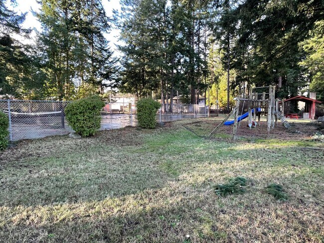Building Photo - Lovely 3 Bedroom Home with Spacious Den! P...