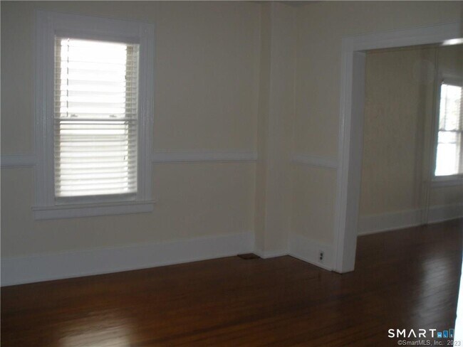 Foto del edificio - 803 Cove Rd