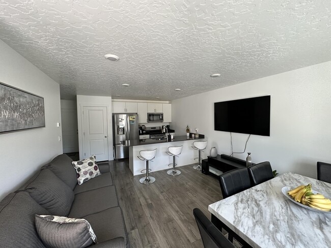 Building Photo - 8516 W Cordero Dr