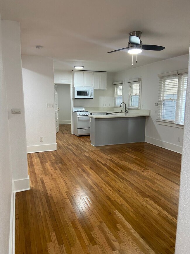 Foto del edificio - 320-326 Cherry Ave