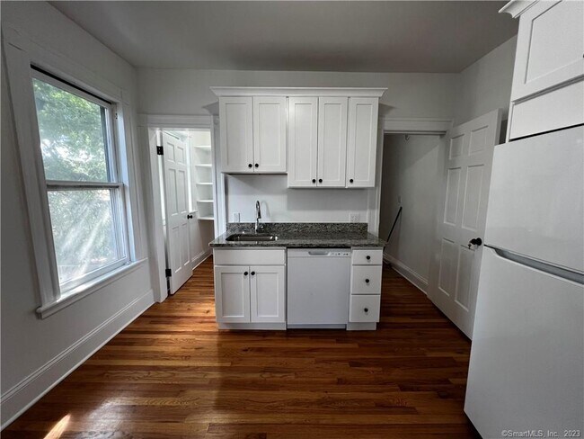Building Photo - 373 Wood Ave