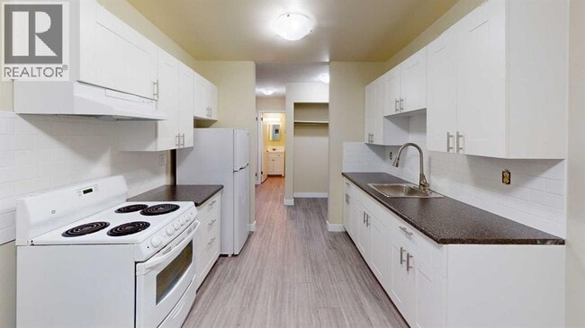 Building Photo - 9807-9108 108 Ave