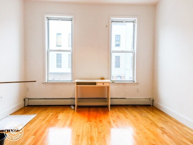 Foto del edificio - 764 Hart St