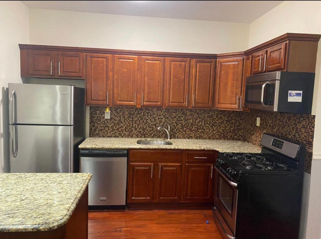 Foto principal - 1006 E 53rd St
