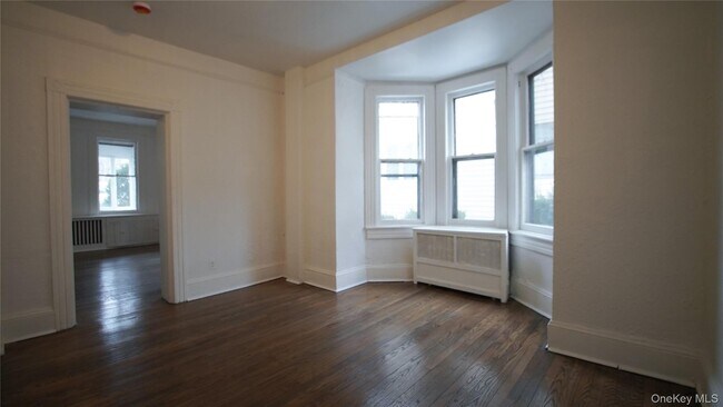 Foto del edificio - 27 Lawrence Ave