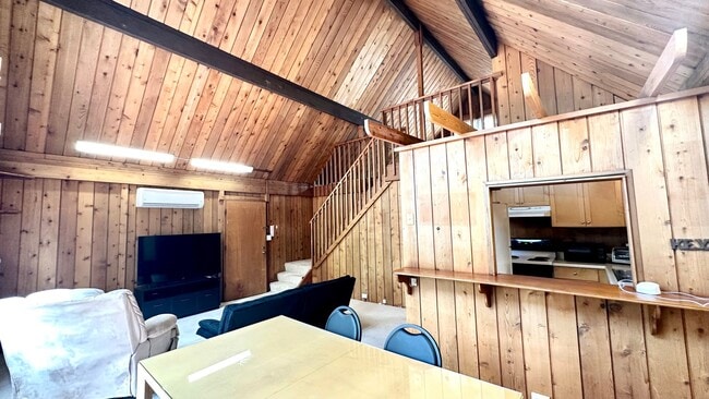 Building Photo - Available Now - Highly Desired 2 Bedroom, ...