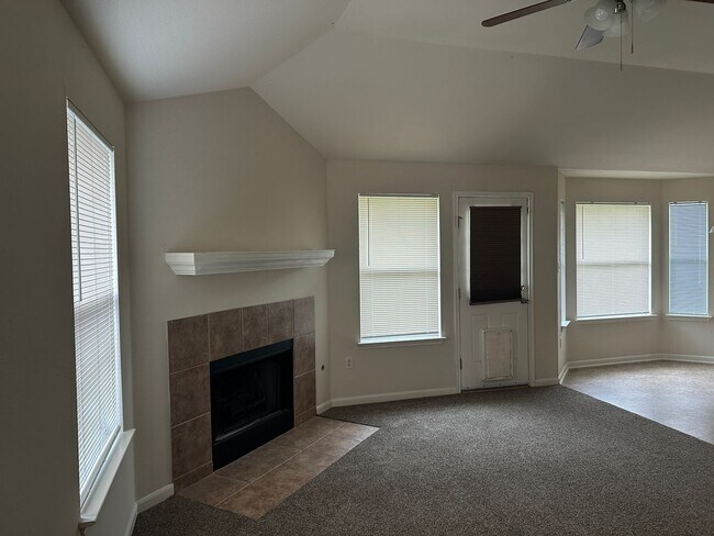 Foto del edificio - College Station - 3 bedroom - 2 bath - Garage and fenced in yard.