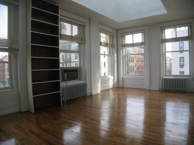 Building Photo - 145 E 2nd St