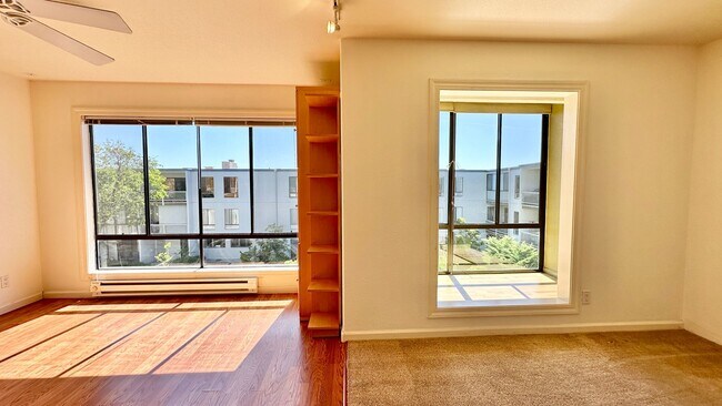 Foto del edificio - Exceptionally Remodeled Top-Floor Bright Studio